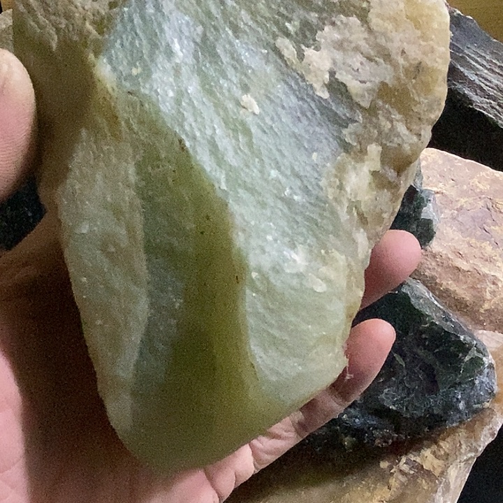 休***息蛇纹石玉未镶嵌摆件