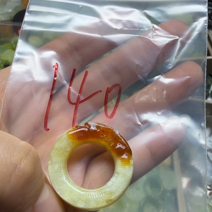 透闪石-蛇纹石玉吊坠未镶嵌