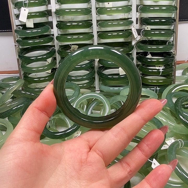 阿***德蛇纹石玉未镶嵌手镯