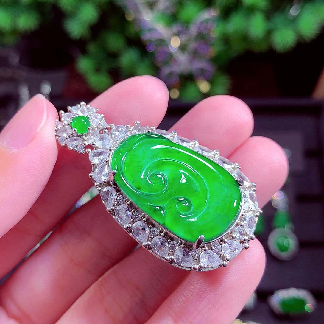 颈饰未镶嵌翡翠天然