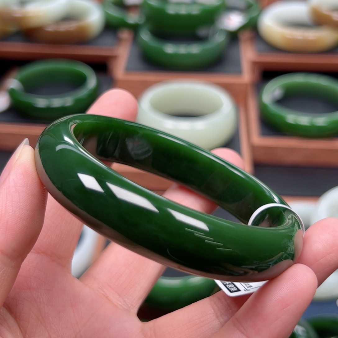 未镶嵌手镯和田玉（碧玉）6162