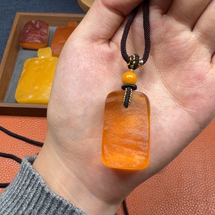 蜜蜡未镶嵌吊坠(赠链)