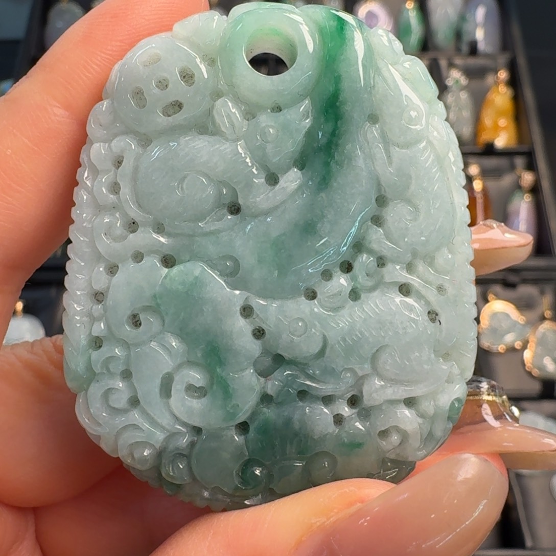 翡翠未镶嵌颈饰五鼠运财运