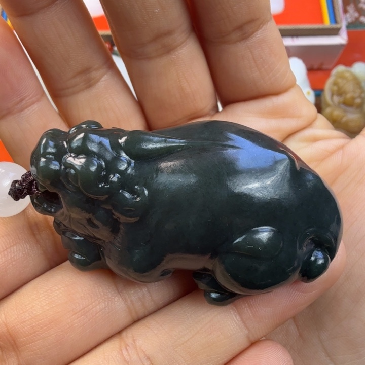 和田玉未镶嵌把件