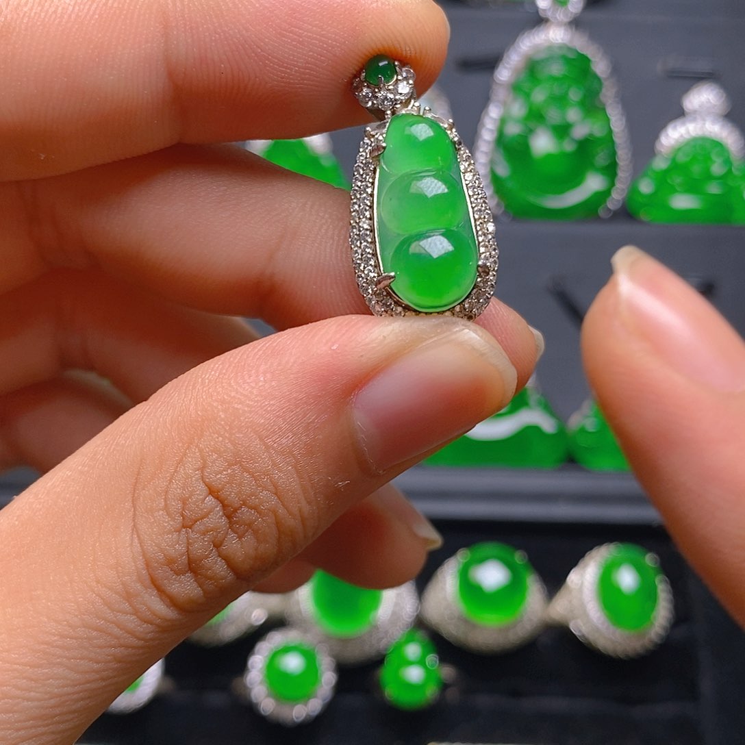 吊坠(赠链)银S925镶嵌翡翠吊坠