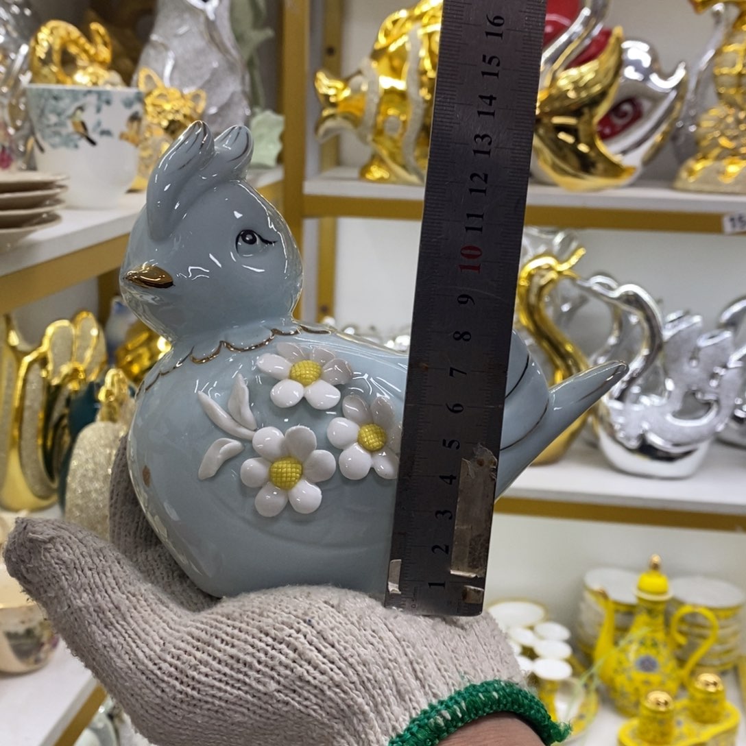 摆件陶瓷材料花瓶摆件