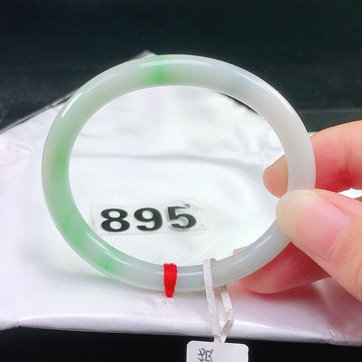 未镶嵌手镯（贵妃镯）翡翠