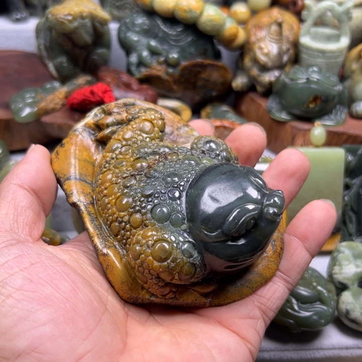 未镶嵌岫岩河磨玉（透闪石质玉）把件杜**大