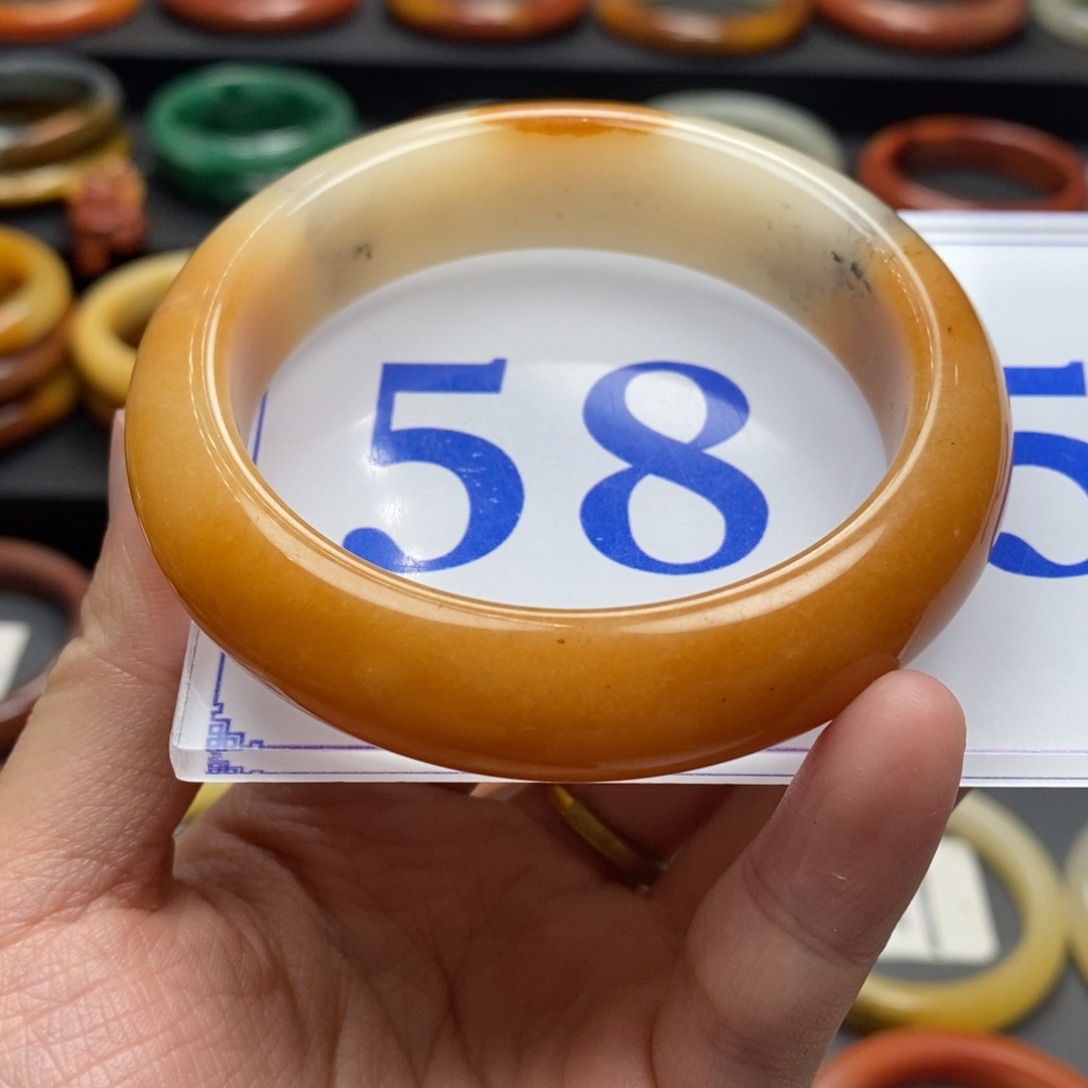 石英质玉（黄龙玉）手镯未镶嵌