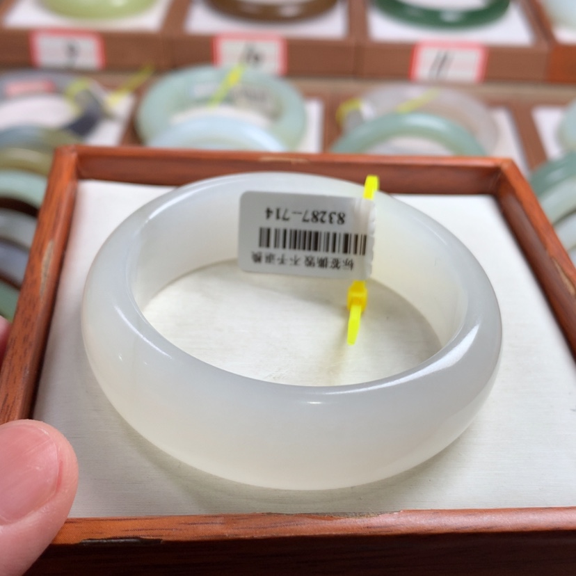 【闪购商品】和田玉手镯未镶嵌52