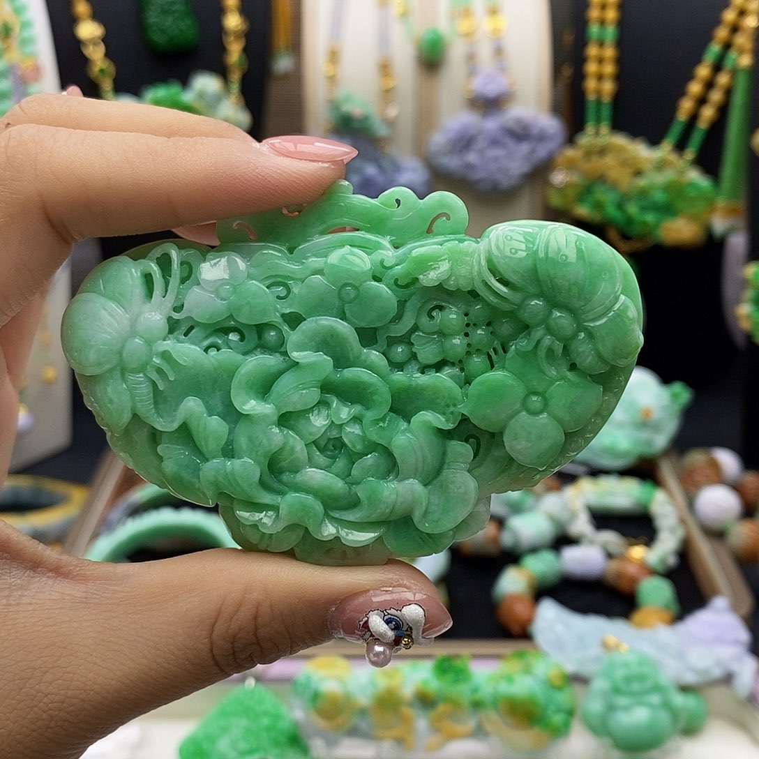 翡翠颈饰未镶嵌天然