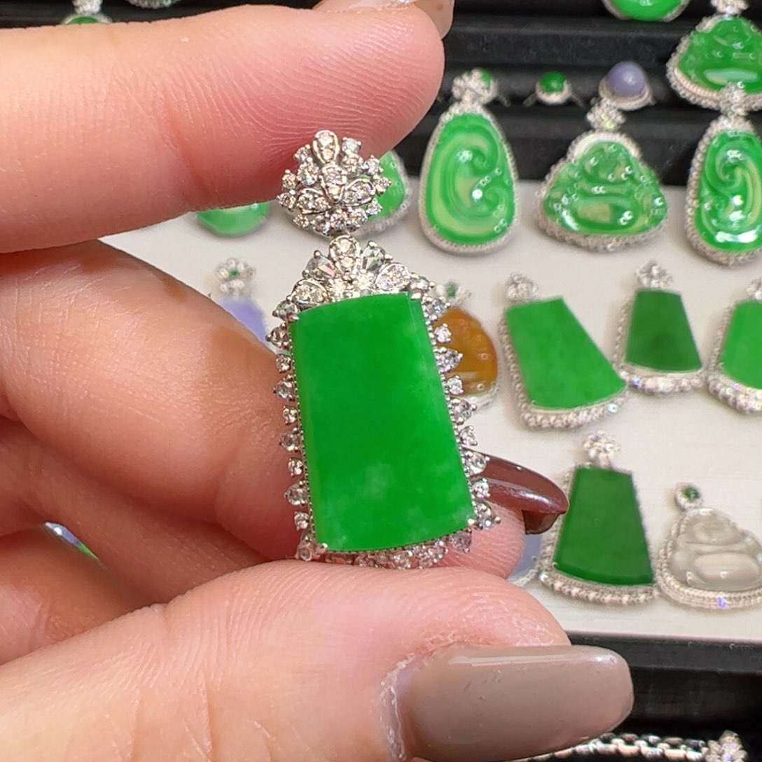 翡翠吊坠(不含链)18K金镶嵌