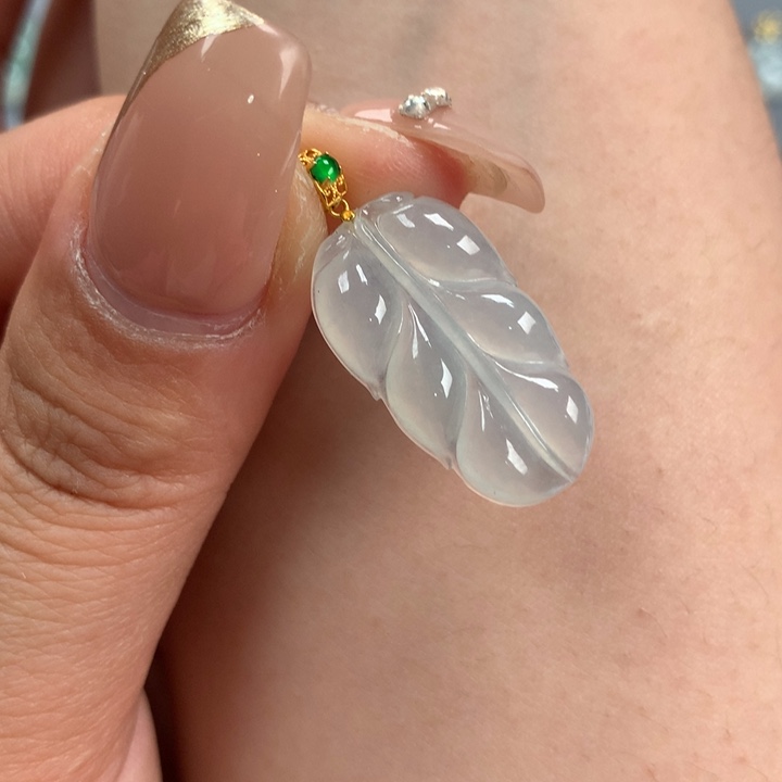 翡翠颈饰18K金镶嵌叶子