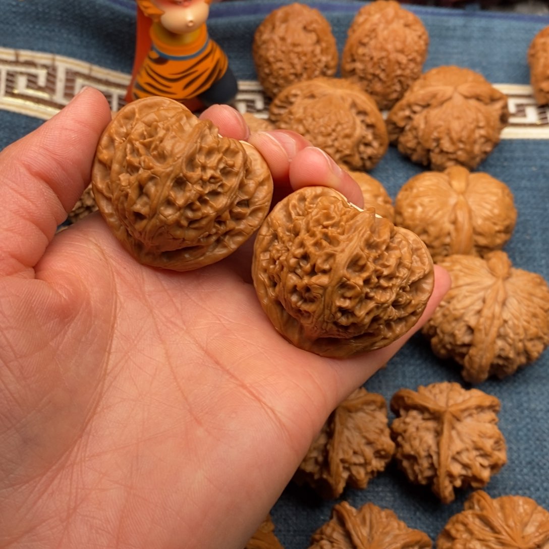 文玩核桃把件43桃心宫灯