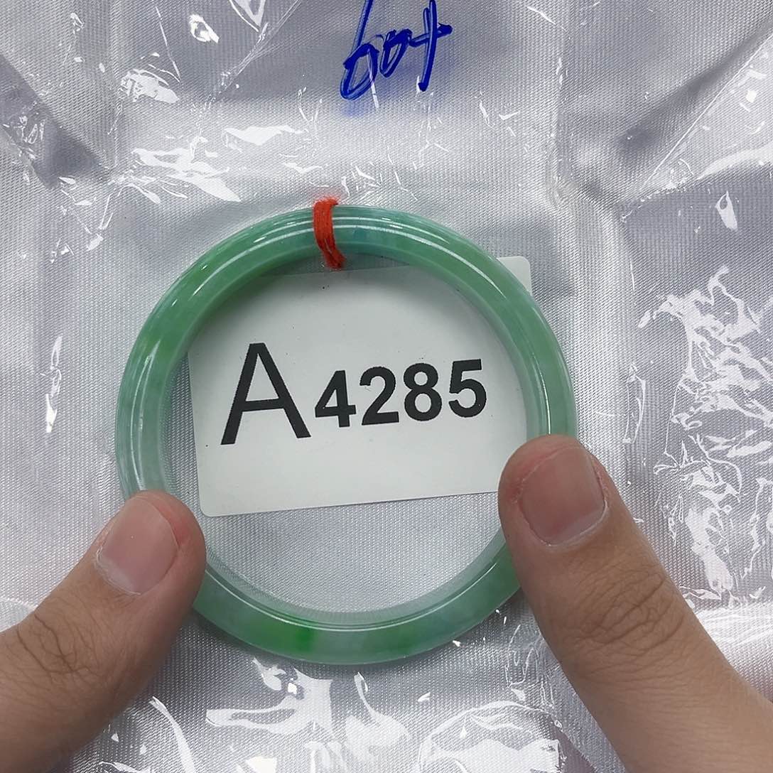 翡翠手镯未镶嵌多样性