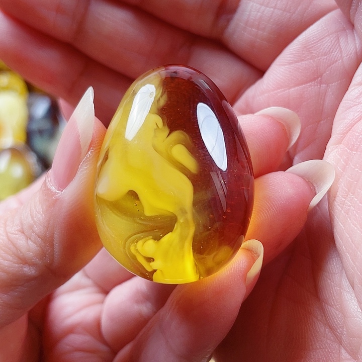 星***雨琥珀未镶嵌裸石吊坠