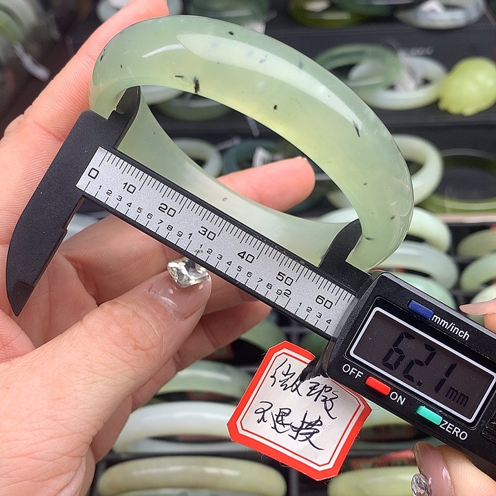 蛇纹石玉手镯未镶嵌611