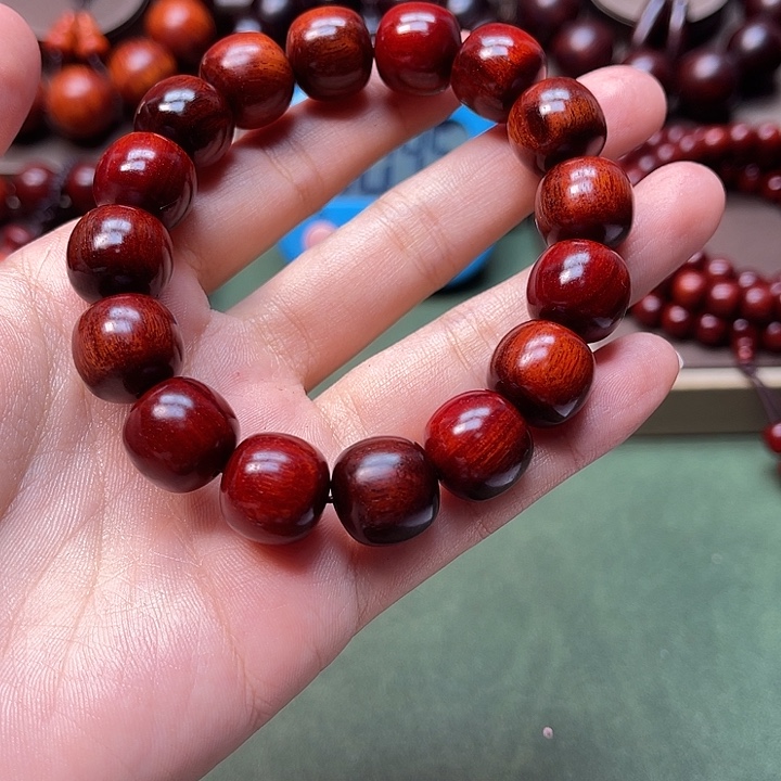 狗***岳木小叶紫檀手工艺