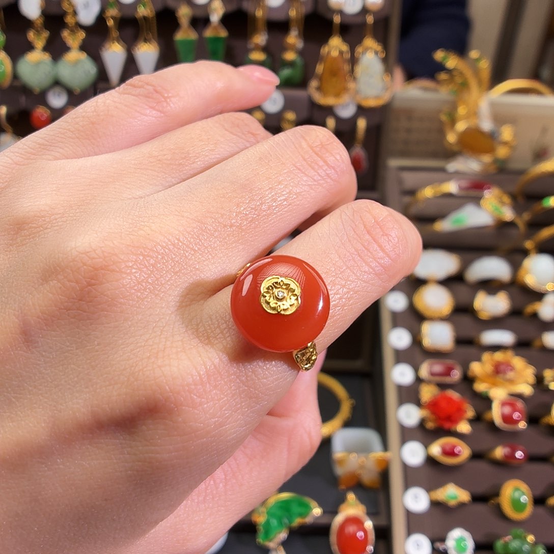 颈饰18K金镶嵌南红玛瑙