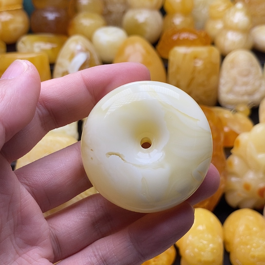 琥珀颈饰未镶嵌琥珀蜜蜡吊坠