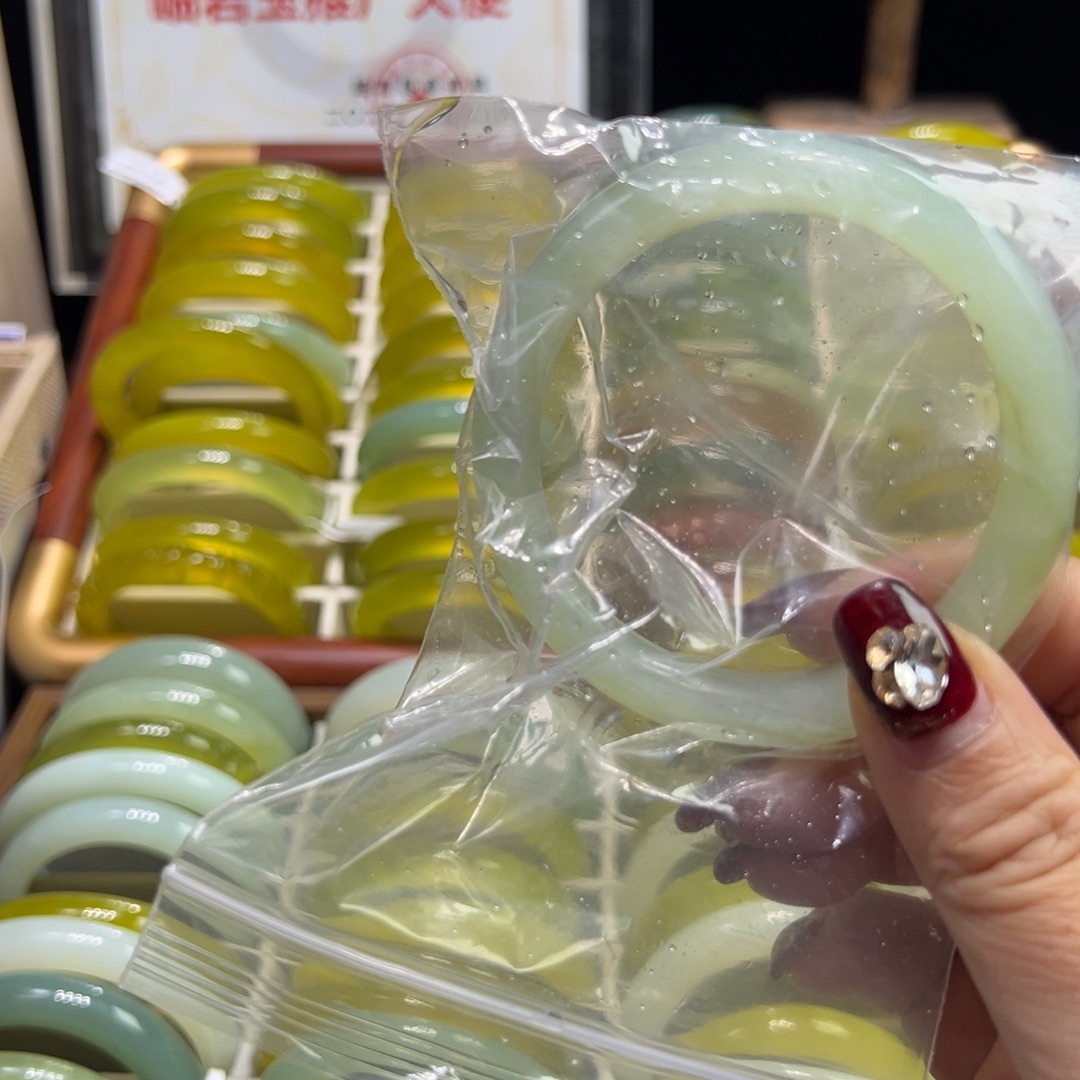 喵*** 蛇纹石玉未镶嵌手镯