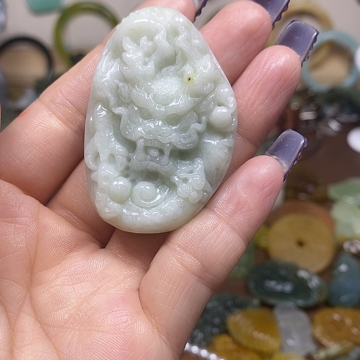 蛇纹石玉吊坠未镶嵌