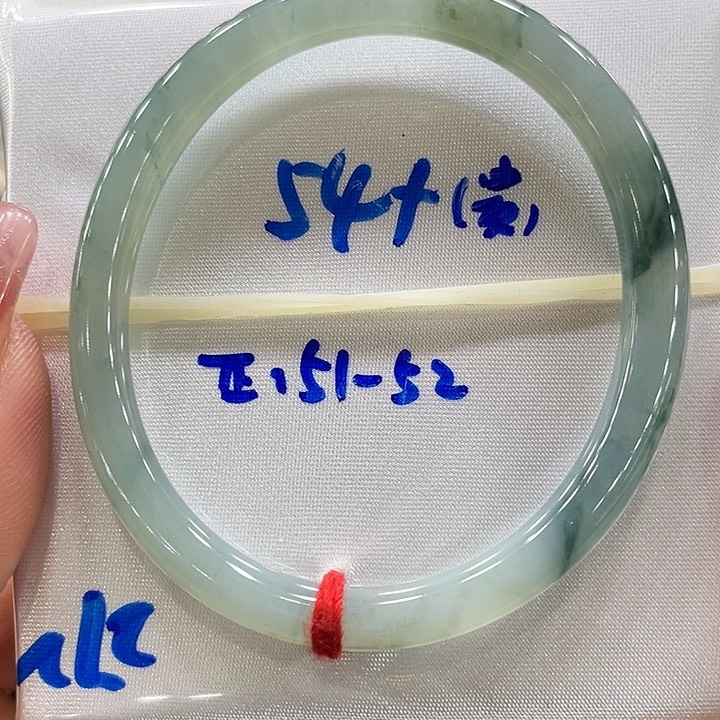 翡翠手镯未镶嵌翡翠手镯