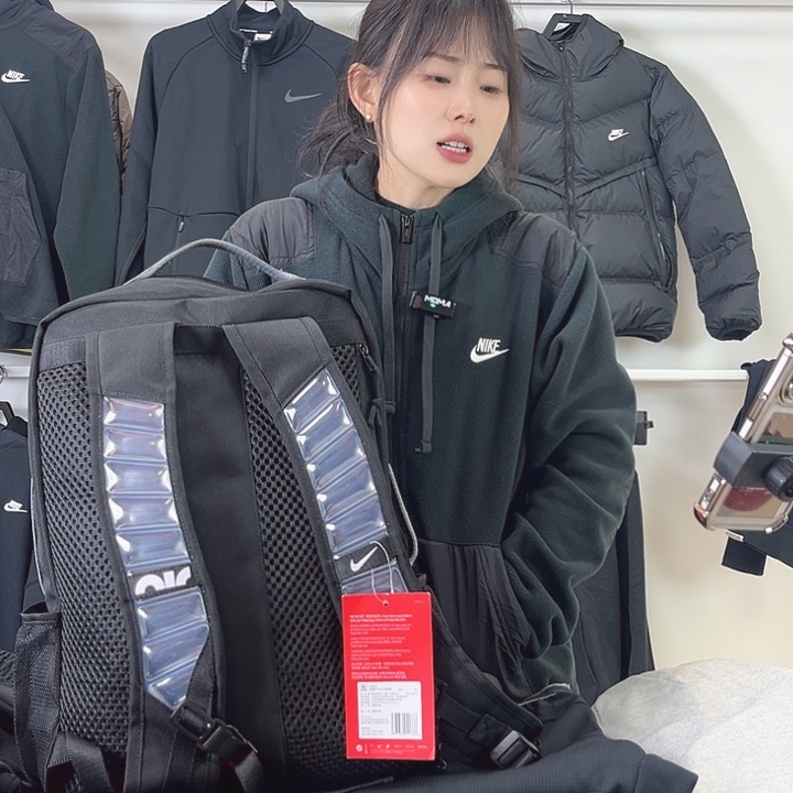 黑色双肩背包不退换