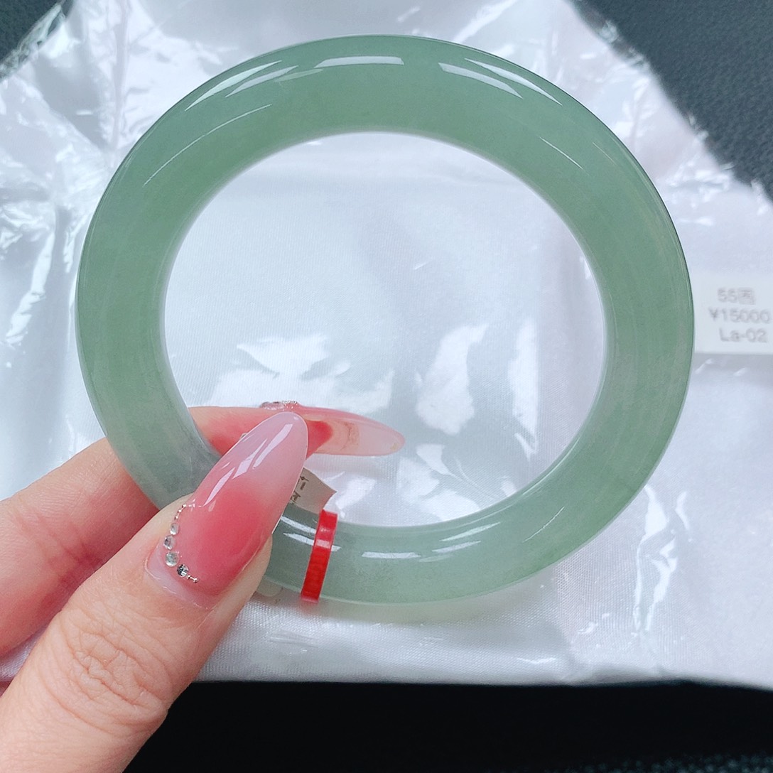 翡翠手镯未镶嵌55圈