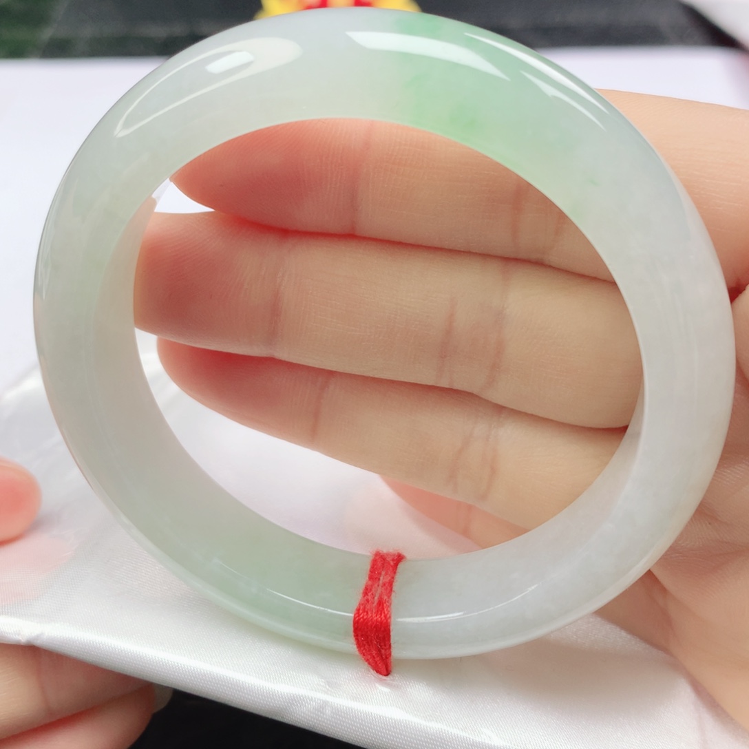 翡翠未镶嵌手镯正