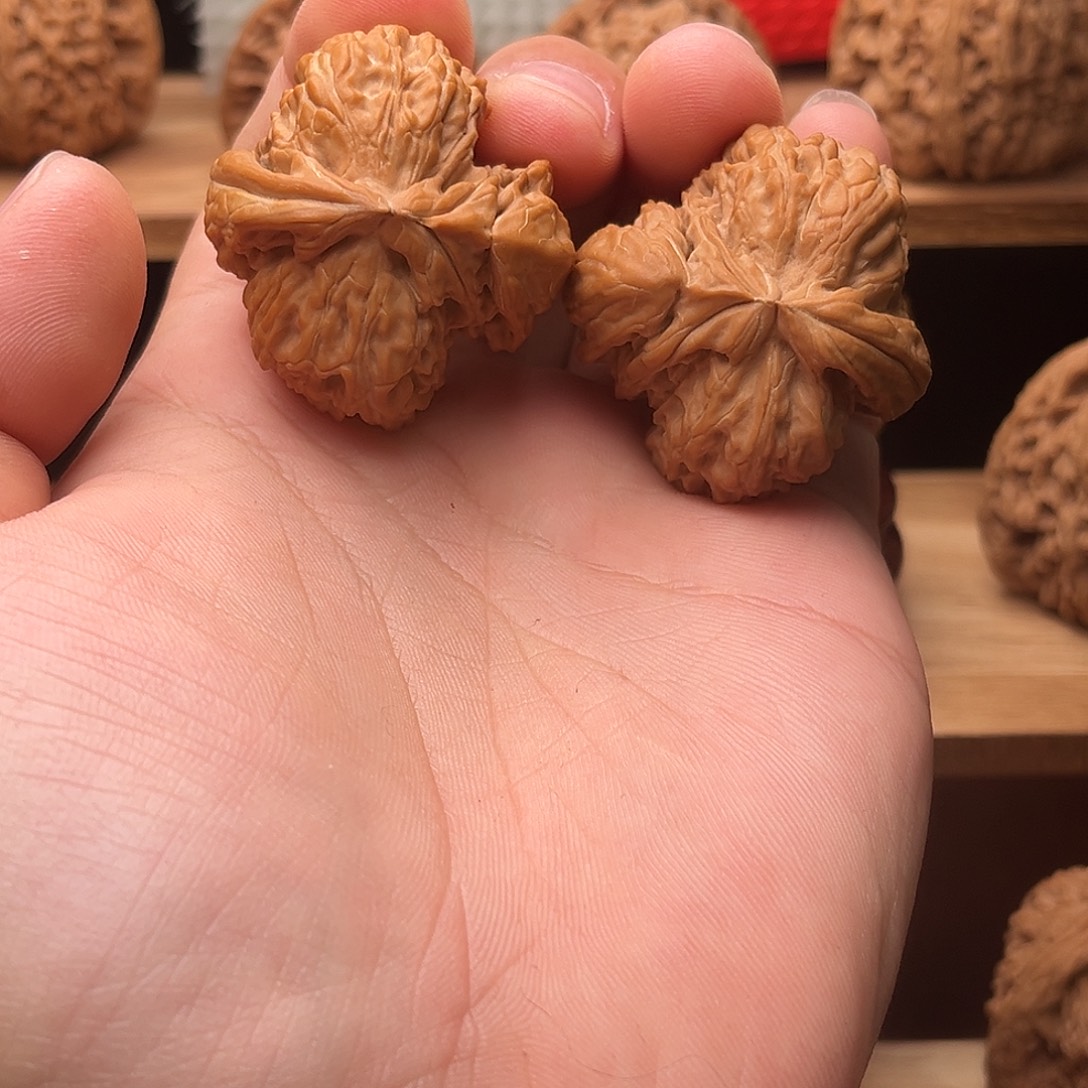幼***物文玩核桃吊坠白狮子犀牛