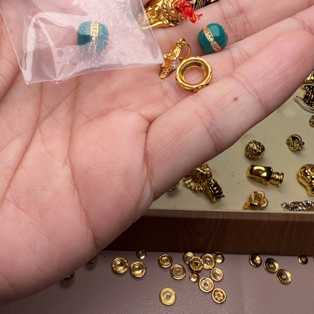 吾***部铜铁合金类两汉堡加其他