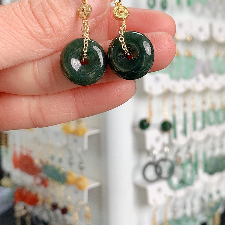 翡翠耳饰未镶嵌翡翠