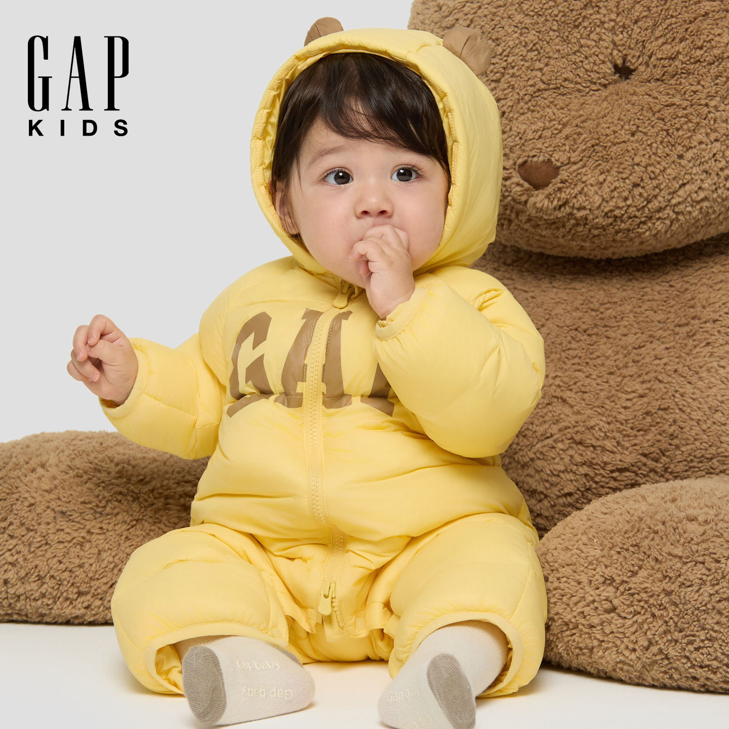 Gap婴儿童装2025秋冬新款logo羽绒连帽开裆宝宝连体衣爬服 805380