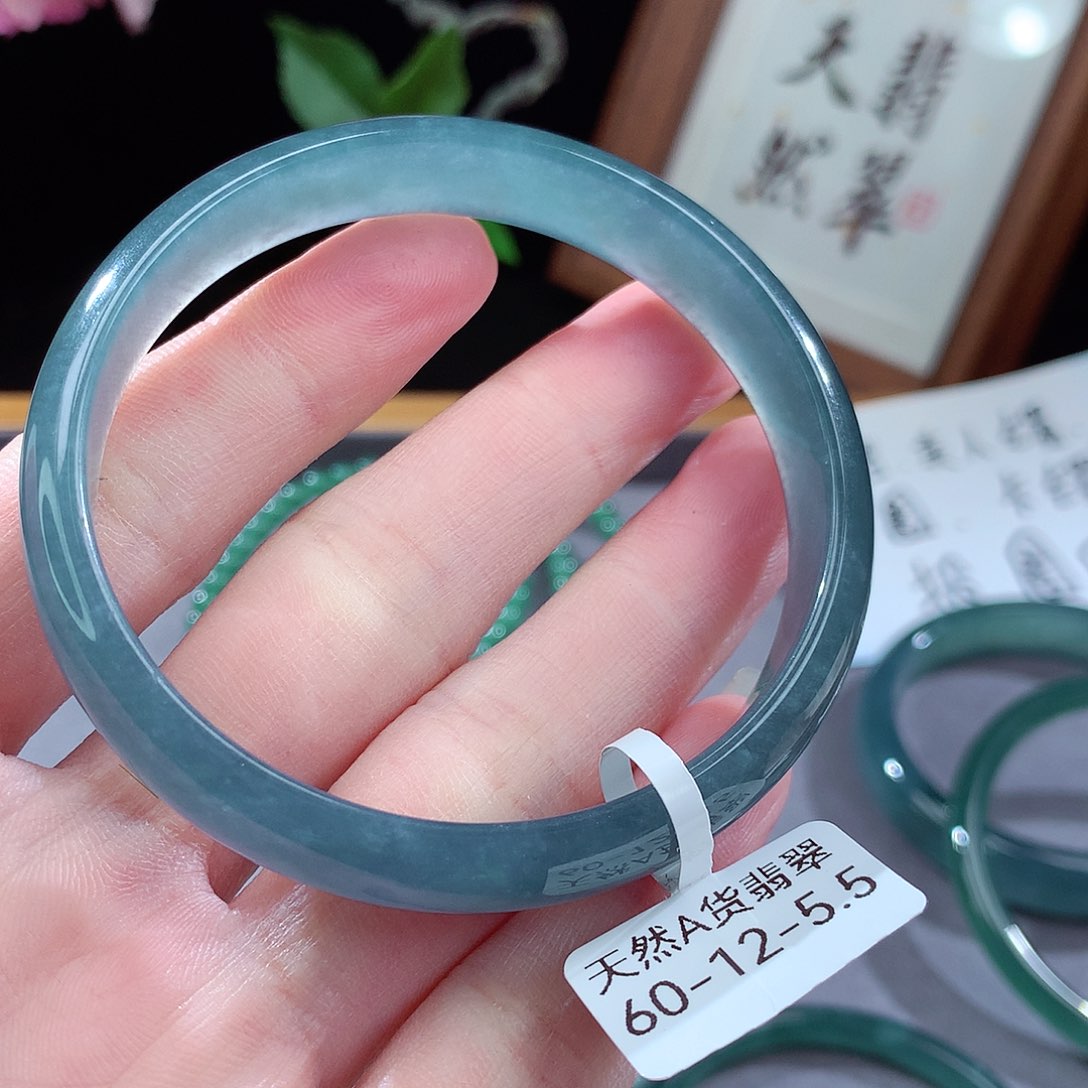 翡翠手镯（圆镯）未镶嵌