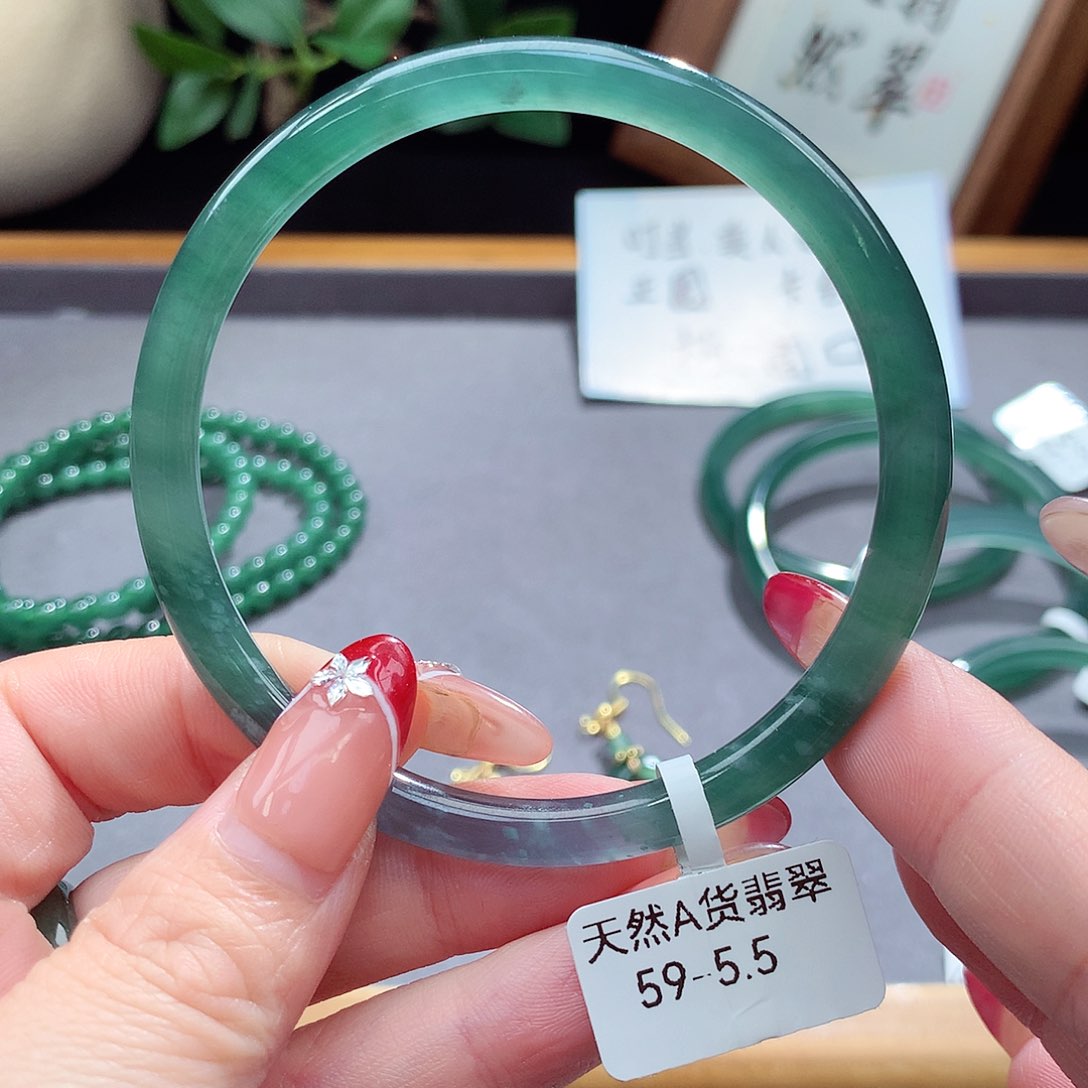 翡翠手镯（圆镯）未镶嵌