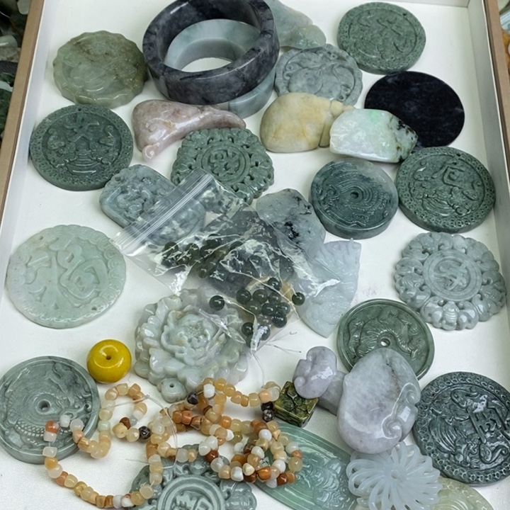 烟****翡翠未镶嵌颈饰天然翡翠019