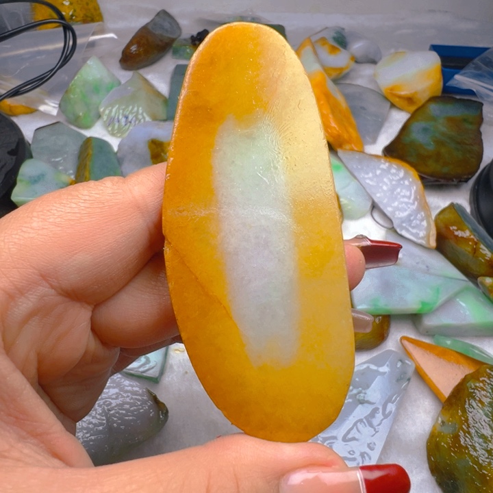翡翠颈饰未镶嵌翡翠