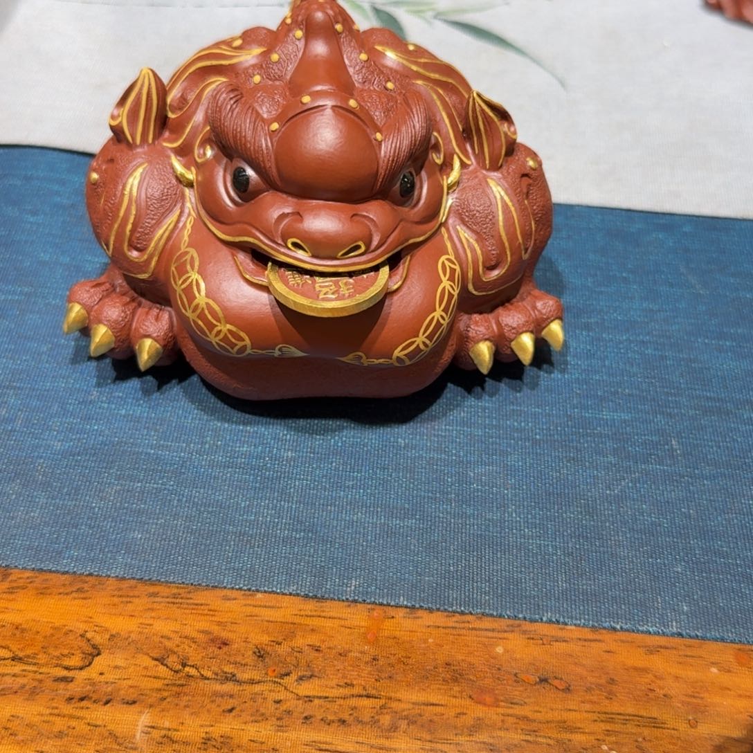 时***埃紫砂茶宠朱泥金蝉