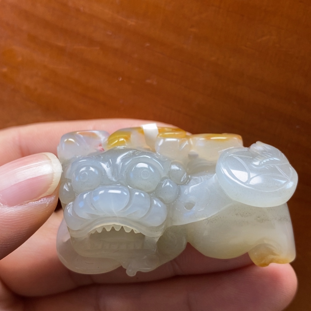 石英质玉（黄龙玉）未镶嵌颈饰