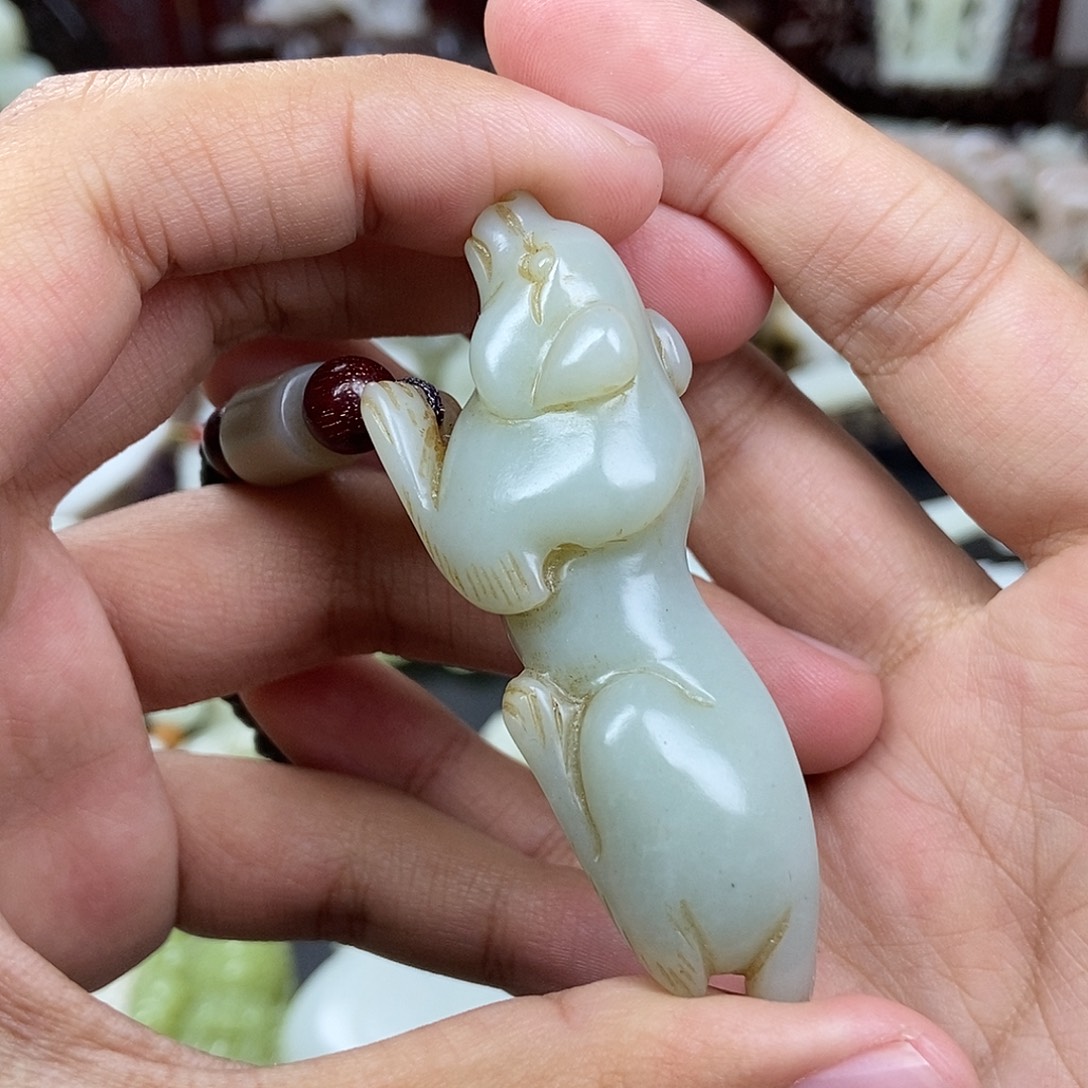 和田玉未镶嵌把件