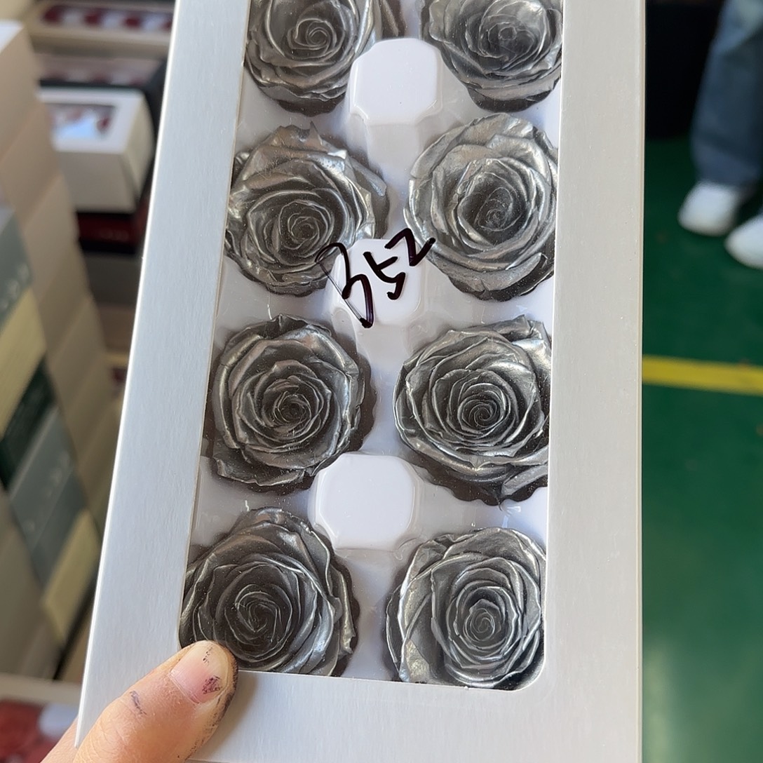 B52号银色8朵玫瑰