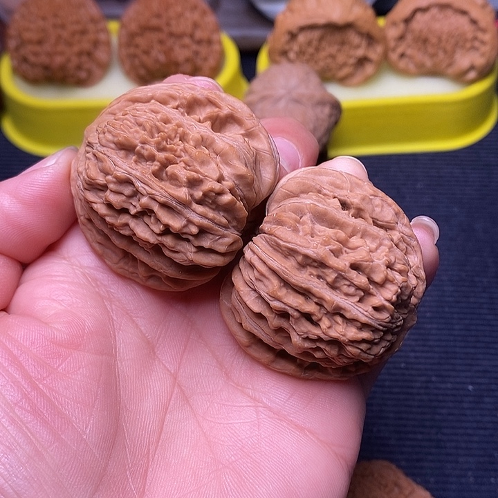 猛***腿核桃手把件43四座楼150