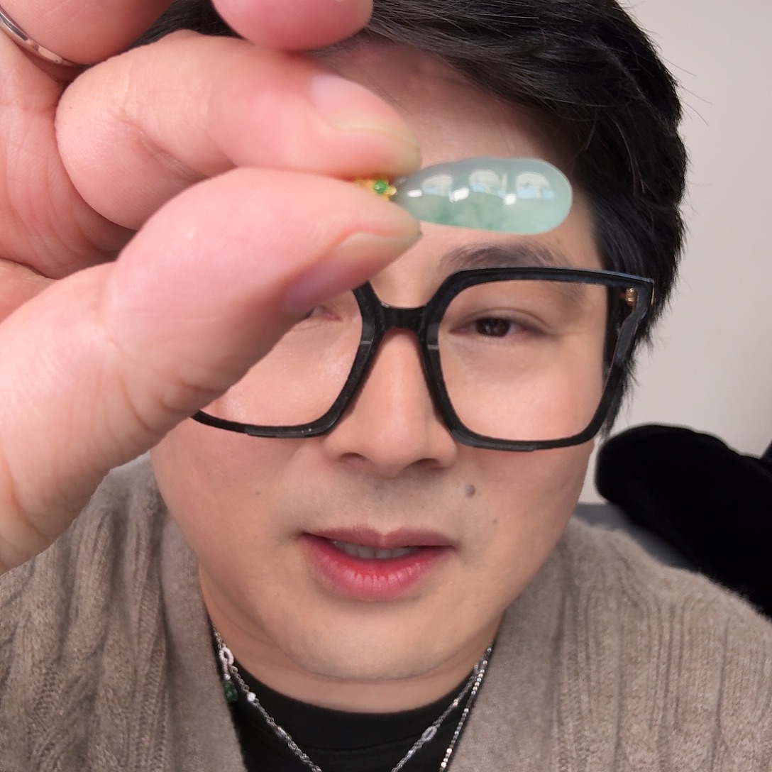 翡翠18K金镶嵌颈饰一件