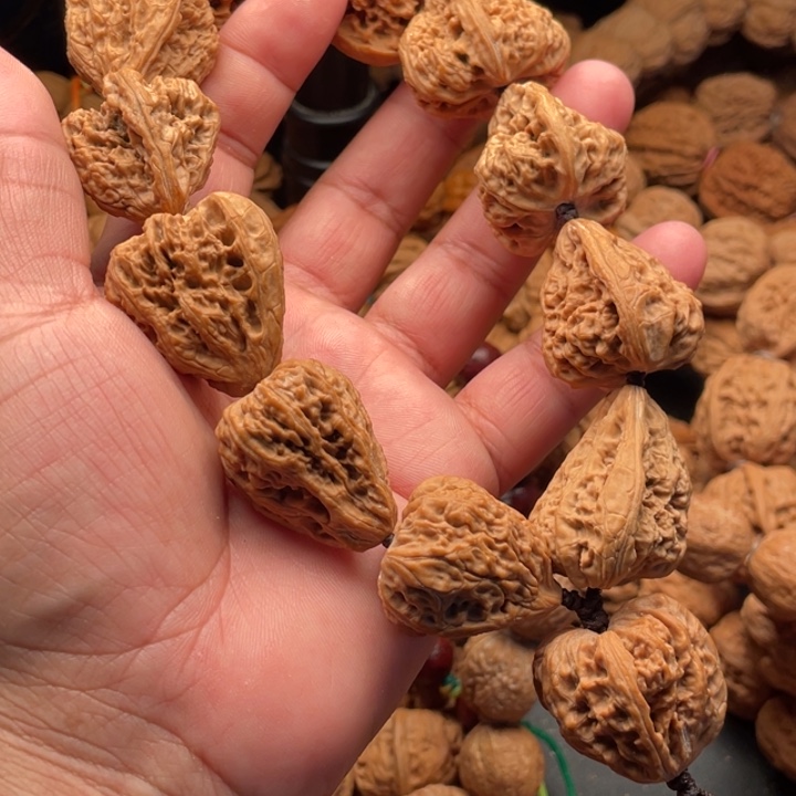 文玩核桃吊坠激***胆6南疆石
