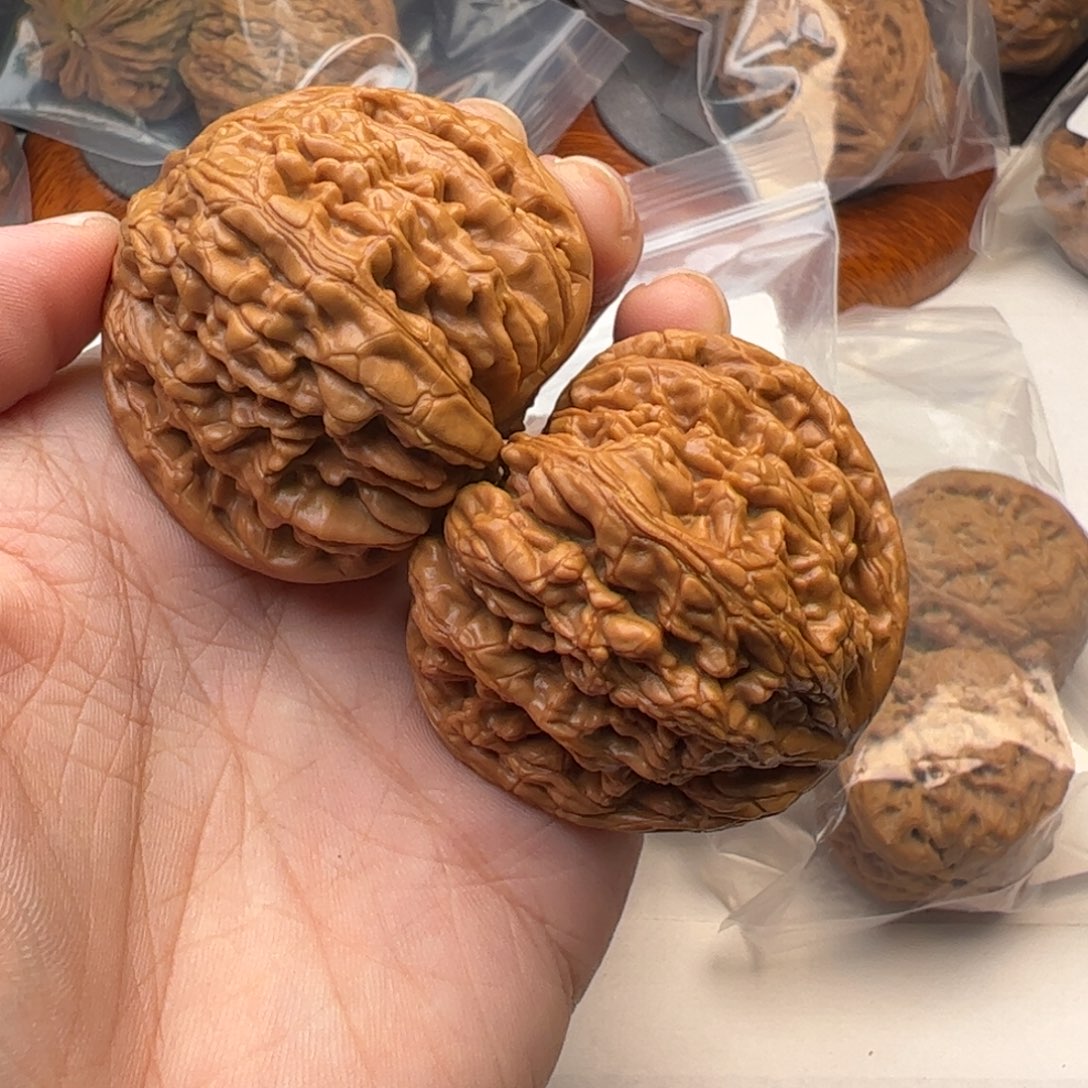 文玩核桃吊坠47虎头王