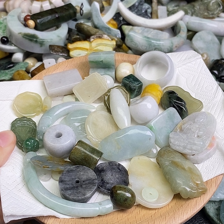 翡翠未镶嵌颈饰天然翡翠22
