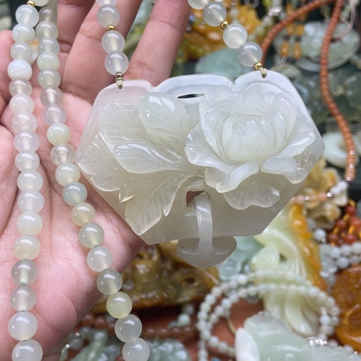 蛇纹石玉吊坠合金聂