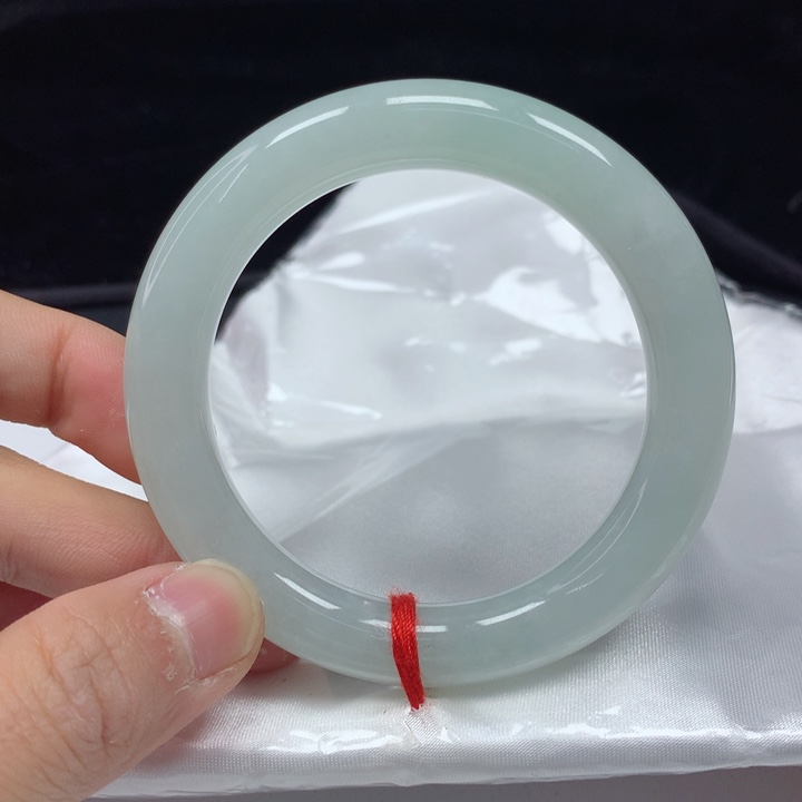 翡翠手镯（圆镯）未镶嵌52.9