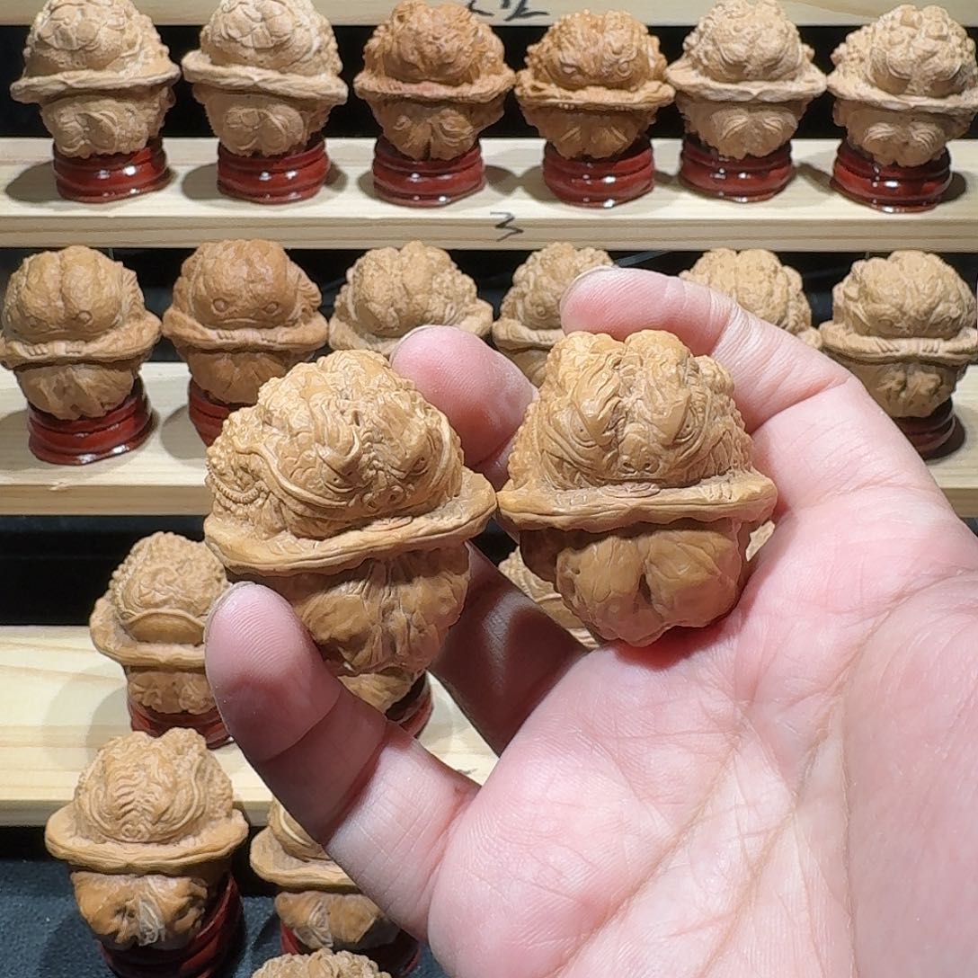 文玩核桃把件尺寸39龙蟾荷叶